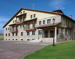 Khách sạn Hotel Garabatos (Navarredonda de Gredos, Tây Ban Nha)