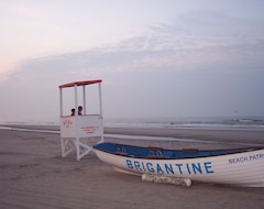 Otel Brigantine Island Beach Resort- Private Pool, Ocean Front, Quiet Beach & Wifi ! (Brigantine, ABD)