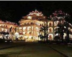 Khách sạn Hotel Champasak Palace (Pakxé, Lào)