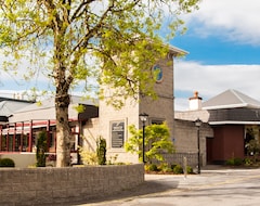 Khách sạn Treacys West County Hotel (Ennis, Ai-len)