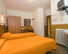 Hotel Lizana 1 (Huesca, Spain)