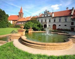 Otel Congress And Educational Centre Floret (Pruhonice, Çek Cumhuriyeti)