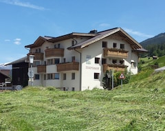Hotel Kinderbauernhof Ierzerhof (Arzl im Pitztal, Austria)