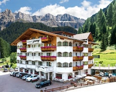 Khách sạn Savoy Dolomites Luxury & Spa Hotel (Selva in Val Gardena, Ý)