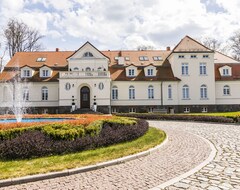 فندق Palac Lebunia (Cewice, بولندا)