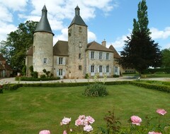 Bed & Breakfast Chateau de Clusors (Saint-Menoux, Francuska)