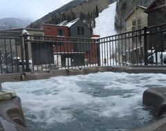 Hotelli Getaway to this 1 bed/1 bath Ski-in/Ski-out condo in the Town of Telluride (Telluride, Amerikan Yhdysvallat)