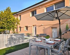 Hele huset/lejligheden Trieste - Apartment In Villa With Private Garden, 300 Meters From The Sea (Trieste, Italien)