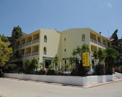 Otel Ams (Akrata, Yunanistan)