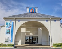 Motel 6-Dickson, TN (Dickson, ABD)