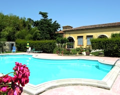 Aparthotel Villa Senni (Scarperia, Italija)