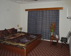 Hotel Grand Noora Palace (Srinagar, India)