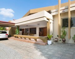 Khách sạn Golden Crest Lodge (Accra, Ghana)