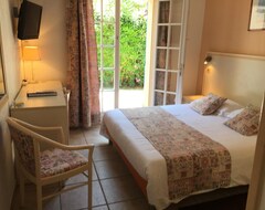 Hotel Les Pins No.5 (Sainte-Maxime, France)