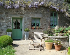Hotel Pretty cottage in a charming fifteenth century south finistere mansion (Melgven, France)