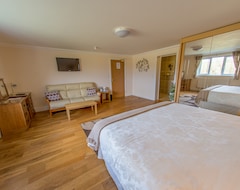Hotel Lovesgrove Country Guest House (Pembroke, United Kingdom)
