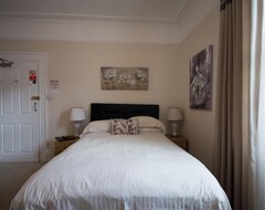 Hotel Poppys Guest House (Plymouth, Reino Unido)