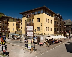 Khách sạn Hotel Touring (Livigno, Ý)