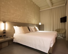 Khách sạn Hotel & Resort Le Colombare (Foligno, Ý)