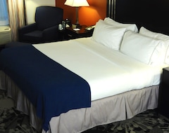 Khách sạn Holiday Inn Express & Suites Greenfield, an IHG Hotel (Greenfield, Hoa Kỳ)