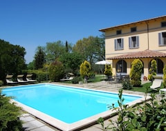 Toàn bộ căn nhà/căn hộ Villa in Castiglione Del Lago with 7 bedrooms sleeps 16 (Castiglione del Lago, Ý)
