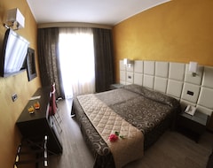 Khách sạn Hotel Cristallo (Varazze, Ý)