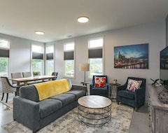 Tüm Ev/Apart Daire Alloy 374-7 $9 Uber To Broadway, Gulch, Or Midtown Perfect For Groups! Rooftop Deck - Fun New Condo (Nashville, ABD)