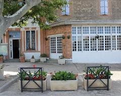 Otel La Camargue (Arles, Fransa)
