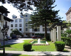 Palacio Arias & Hotel y apartamentos Arias (Navia, Spain)