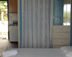 Serviced apartment Metaxatos Apartments (Lassi, Greece)