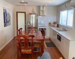 Tüm Ev/Apart Daire The Only White Beachfront House In Pt Broughton - 3 Beds + Spa Pet Friendly (Kadina, Avustralya)