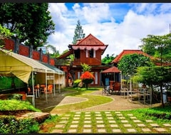 Lomakeskus Bantal Guling Villa (Bandung, Indonesia)