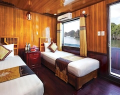 Hotel Seasun Cruise (Ha Long, Vietnam)
