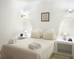 Otel Eleni's Village Suites (Ano Mera, Yunanistan)