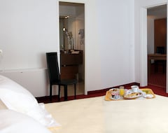 Hotel Quality Suites Bordeaux Aéroport & Spa (Mérignac, France)