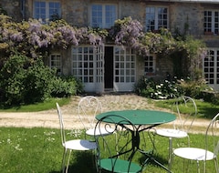 Toàn bộ căn nhà/căn hộ Mews Cottage Within The Grounds Of Chateau Le Mont Epinguet (Brix, Pháp)