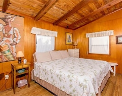 Hotel Pounds Cottage (Crescent Beach, EE. UU.)