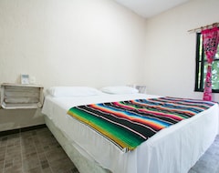 Hotel El Refugio (Playa del Carmen, Mexico)