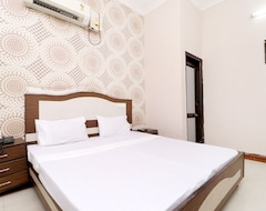 Khách sạn SPOT ON 43045 Hotel Vivek Plaza (Ambala, Ấn Độ)