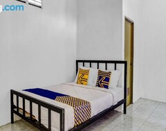Khách sạn Spot On 90742 Kinanthy Homestay Syariah (Tulungagung, Indonesia)