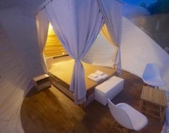 Hotel Bubble Suites (Nea Moudania, Grecia)