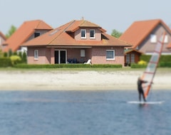 Toàn bộ căn nhà/căn hộ Holiday House Right On The Lake (Walchum, Đức)