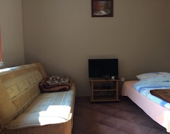Koko talo/asunto Private Apartment With Garden (Lubrza, Puola)