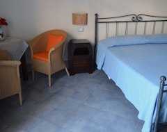 Hotel Solares Case Vacanze (Ustica, Italy)