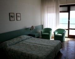Hotel Nuovo West End (Alassio, Italy)