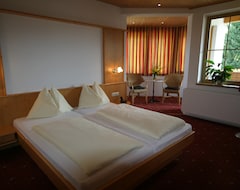 Hotelli Hotel-Pension Stallinger (Weyregg am Attersee, Itävalta)