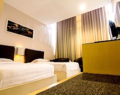 Khách sạn Hotel Royal n' Lounge (Jember, Indonesia)