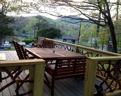 Hotel Winter Monthly Discount. A Family Fun Trip Down Memory Lane At Lake Tomahawk (Black Mountain, USA)