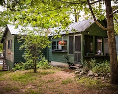 Hele huset/lejligheden Charming Seasonal Cabins Steps From The Beach (Schroon Lake, USA)