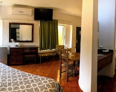 Khách sạn Hotel Mar de Cortez (Cabo San Lucas, Mexico)